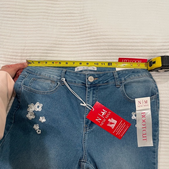 Women's Blue Boot Cut Jeans with Floral Embroidery (size 16) - Picture 10 of 12